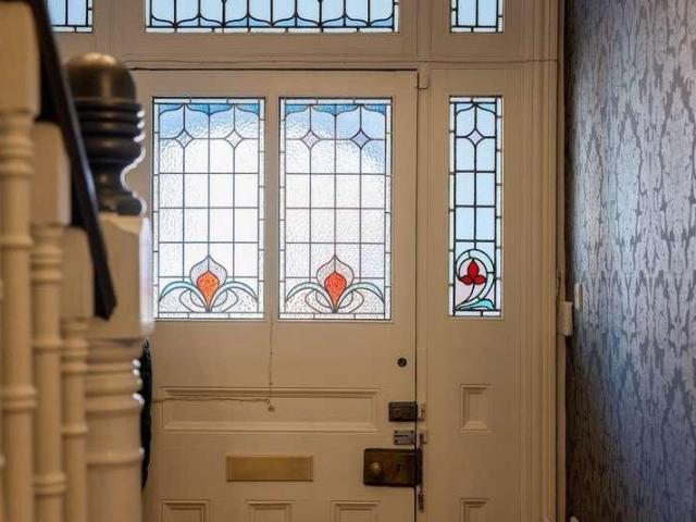 5 bed house for sale
