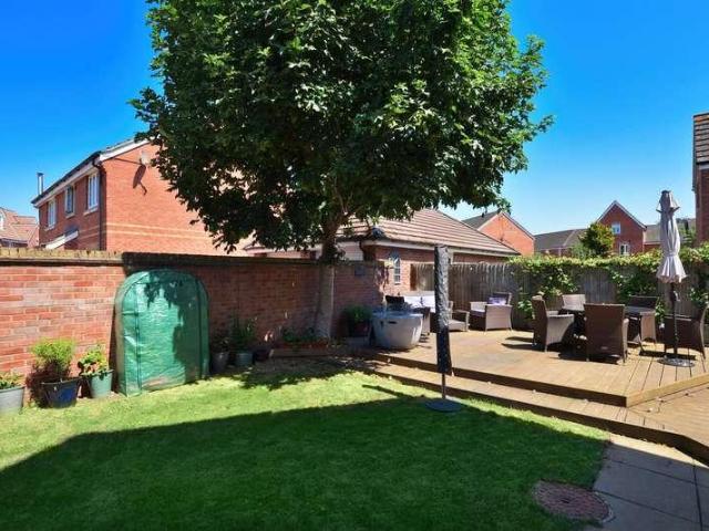 5 bed house for sale