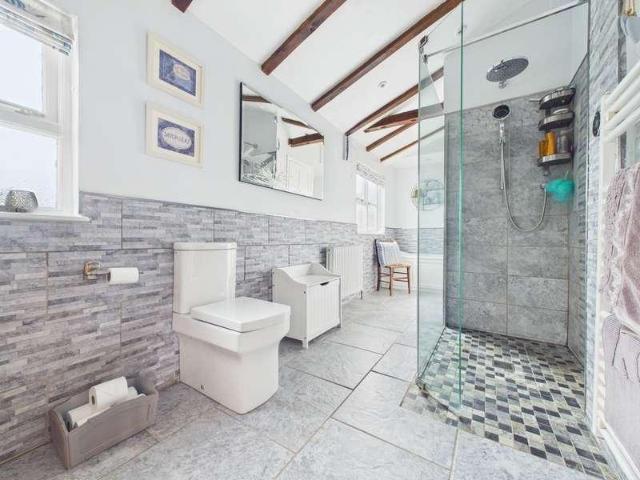 5 bed house for sale