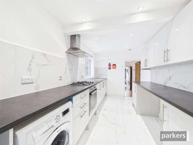 5 bed house for sale