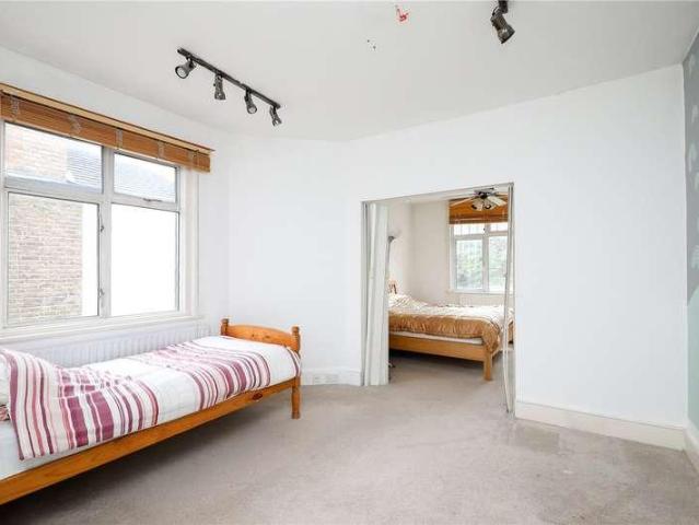 5 bed house for sale