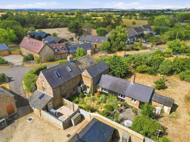 5 bed house for sale