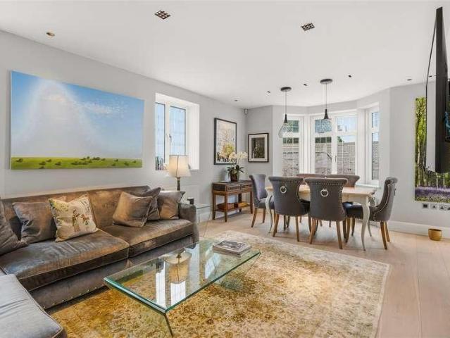 5 bed house for sale