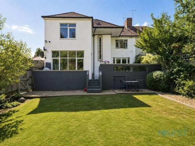 5 bed house for sale