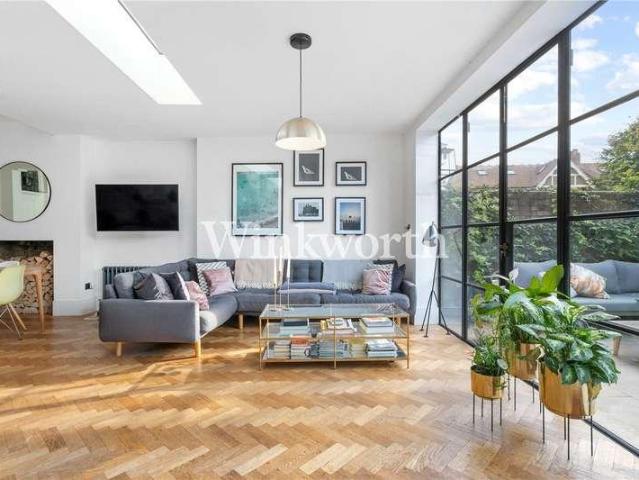 5 bed house for sale