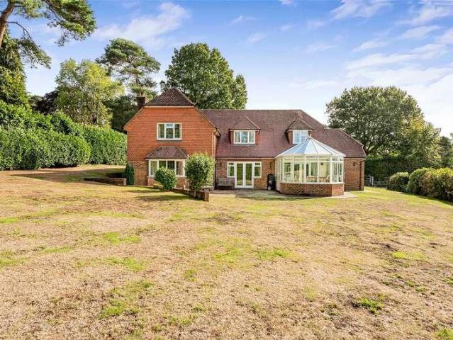 5 bed house for sale