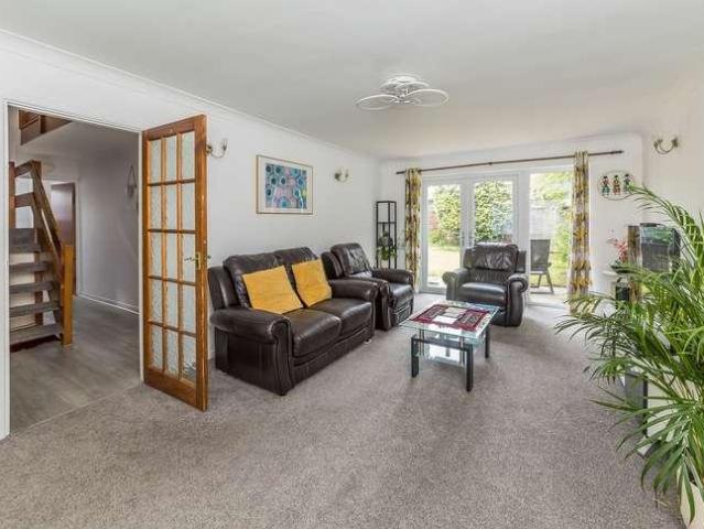 5 bed house for sale