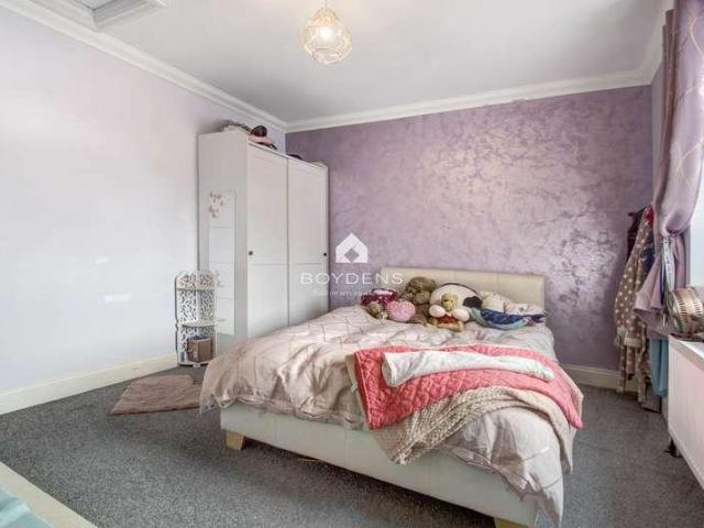 5 bed house for sale