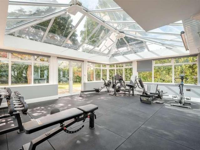 5 bed house for sale