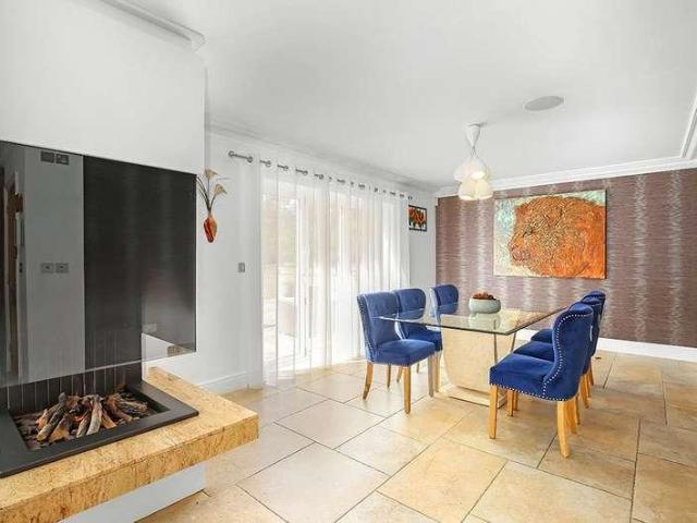 5 bed house for sale
