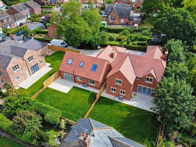 5 bed house for sale