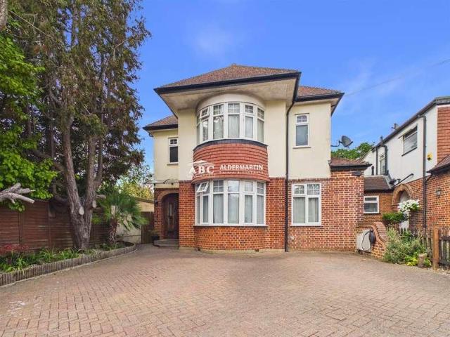 5 bed house for sale