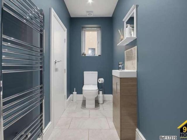 5 bed house for sale