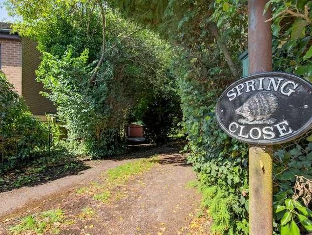 5 bed house for sale
