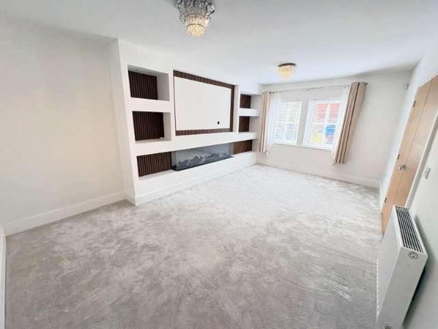 5 bed house for sale