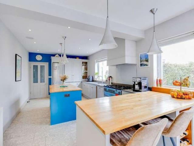 5 bed house for sale