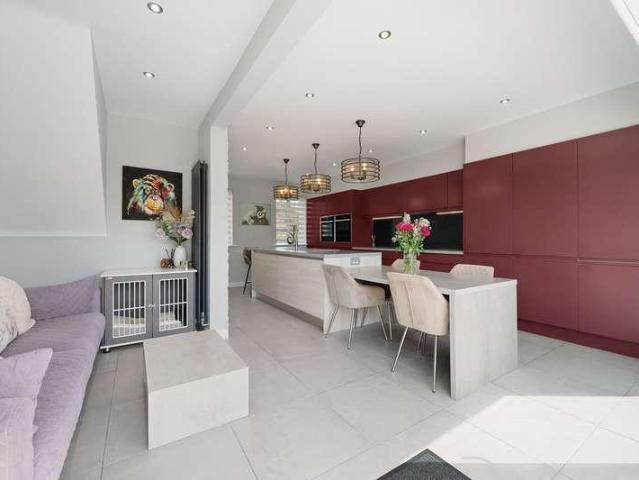 5 bed house for sale