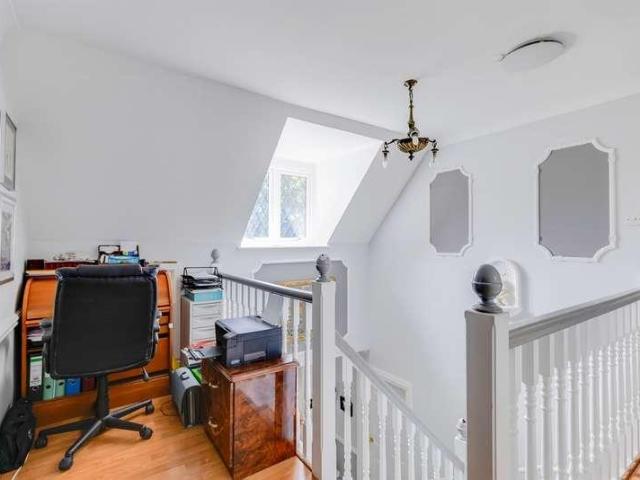 5 bed house for sale