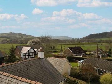 5 bed house for sale
