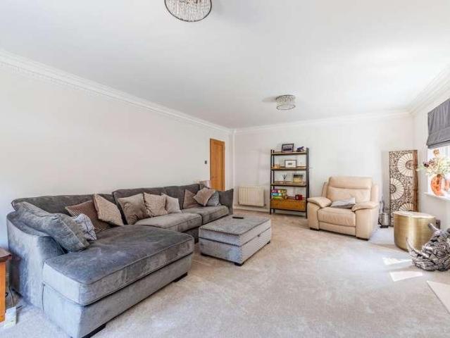5 bed house for sale