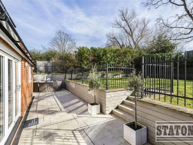 5 bed house for sale