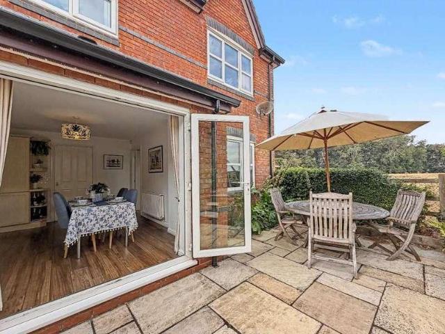 5 bed house for sale