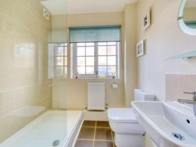 5 bed house for sale