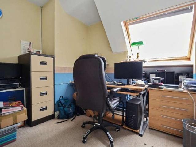 5 bed house for sale