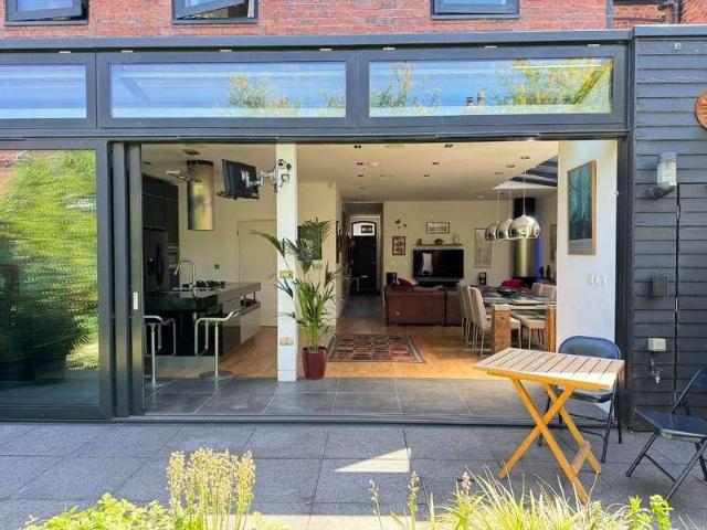 5 bed house for sale