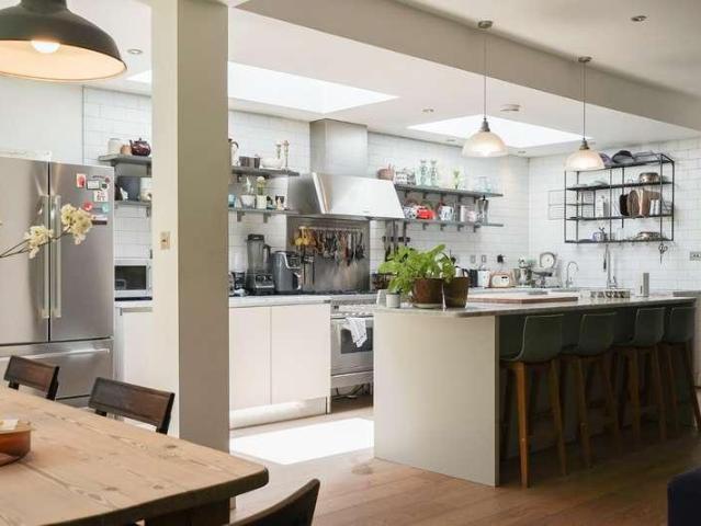 5 bed house for sale