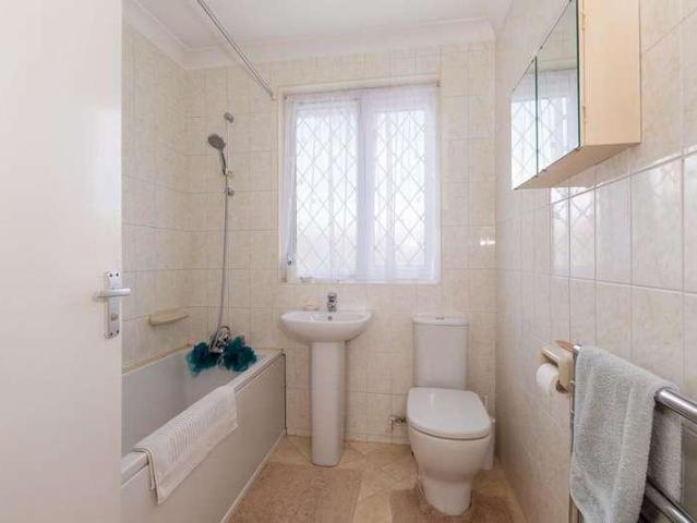 5 bed house for sale