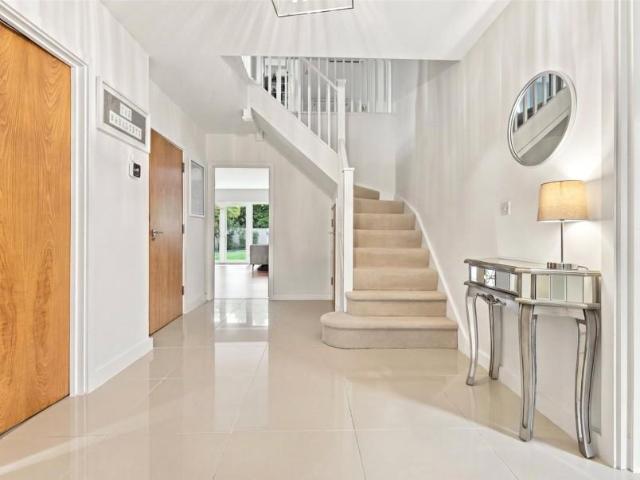 5 bed house for sale