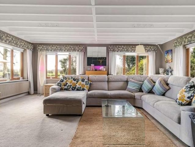 5 bed house for sale