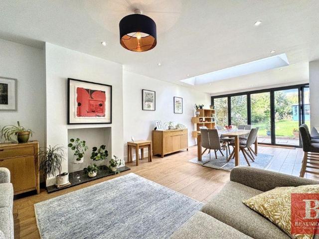 5 bed house for sale