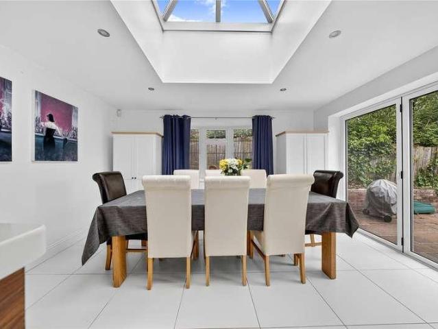 5 bed house for sale