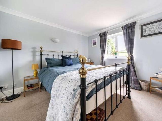 5 bed house for sale