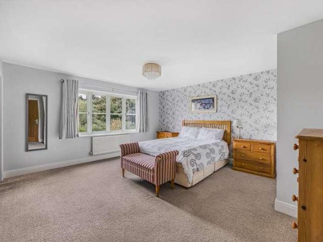 5 bed house for sale