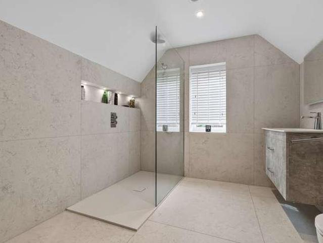 5 bed house for sale