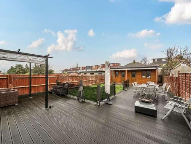 5 bed house for sale