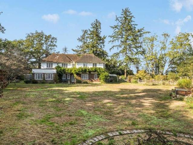 5 bed house for sale