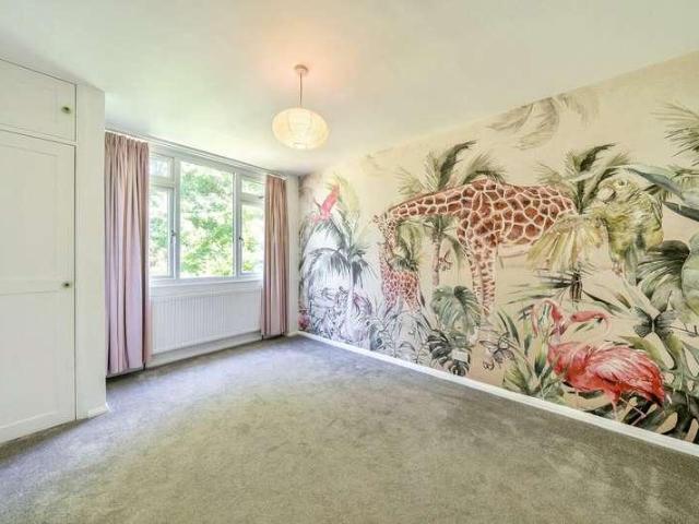 5 bed house for sale