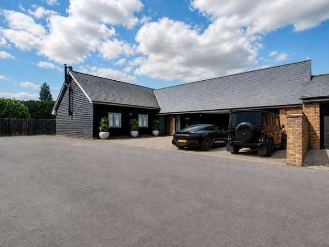 5 bed house for sale