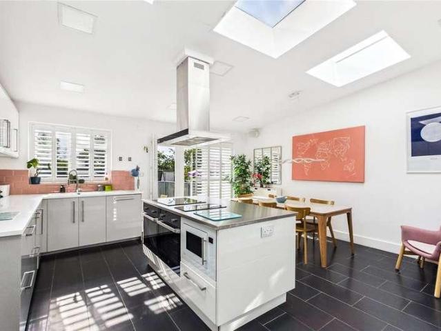 5 bed house for sale