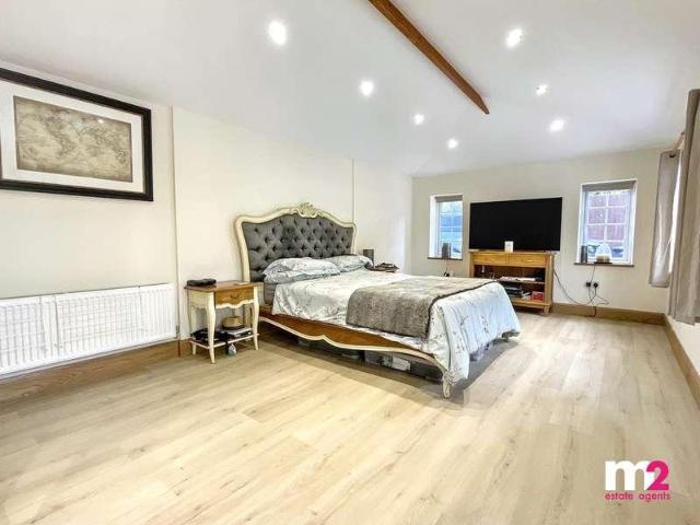 5 bed house for sale