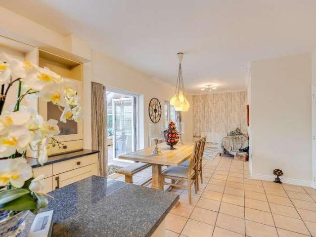 5 bed house for sale