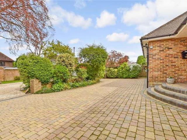 5 bed house for sale