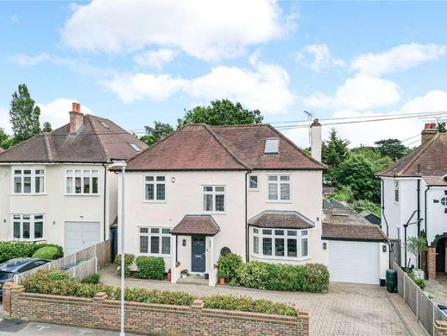 5 bed house for sale