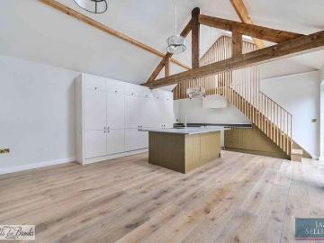 5 bed house for sale