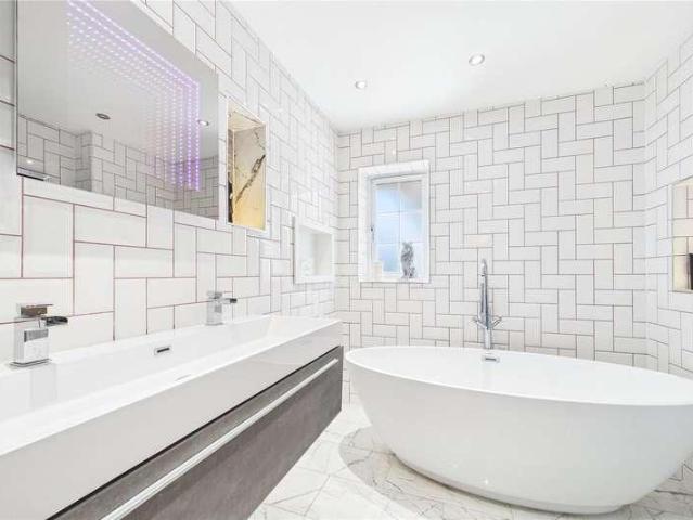 5 bed house for sale