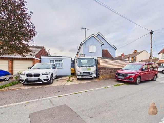 5 bed house for sale